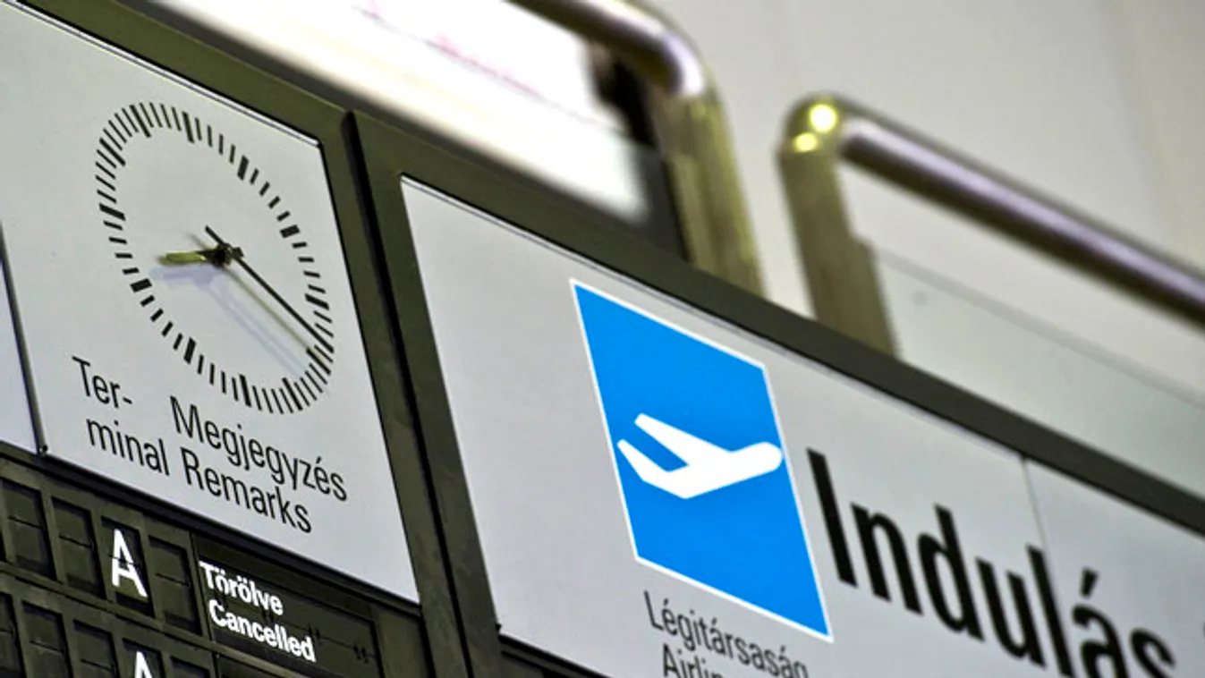 leállt a Malév, leállította járatait a nemzeti légitársaság, információs tábla a Liszt Ferenc reptéren 2012.02.03-án