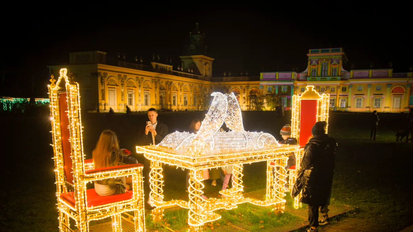 Látványos fényinstallációk a varsói Royal Garden területén, Varsó, Lengyelország, fény, kiállítás 