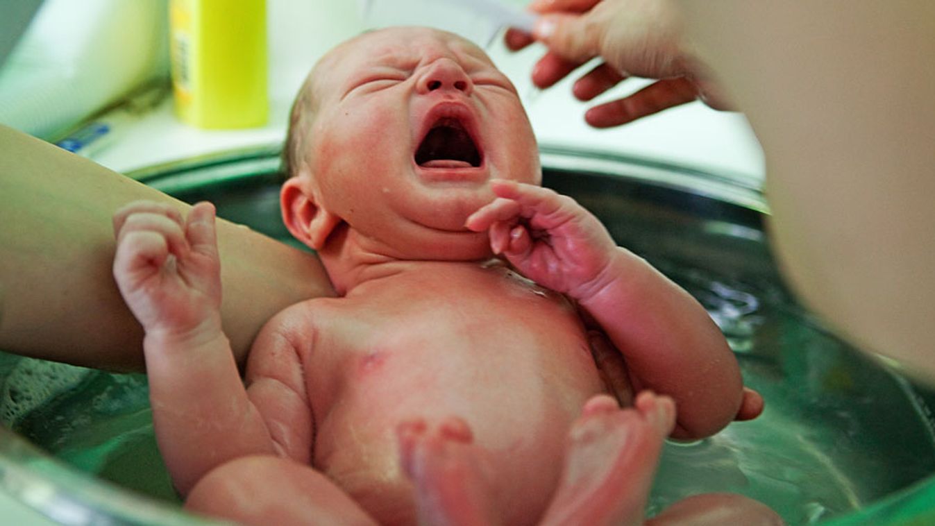 ambuláns szülés, újszülött csecsemő