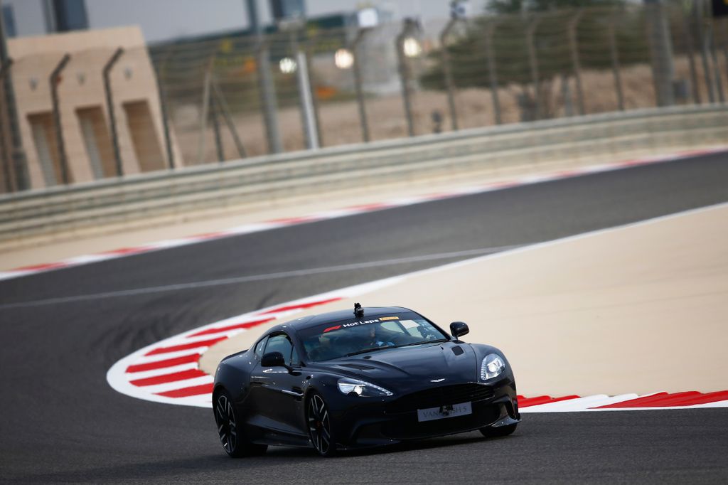 Forma-1, Bahreini Nagydíj, Pirelli Hot Laps, Aston Martin DB11 