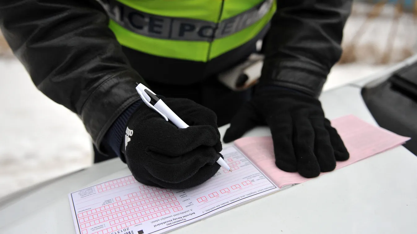 szabálysértés Foglalkozás FOTÓ ÁLTALÁNOS helyszíni bírság közúti ellenőrzés rendőri intézkedés 
