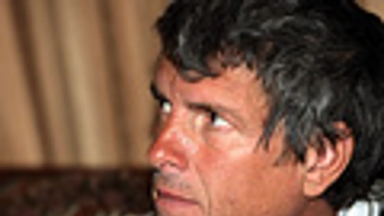 kiszabadult Papp István magyar túsz, ENSZ alkalmazott, akit 2010 októberében raboltak elSzudánban, Kartúm