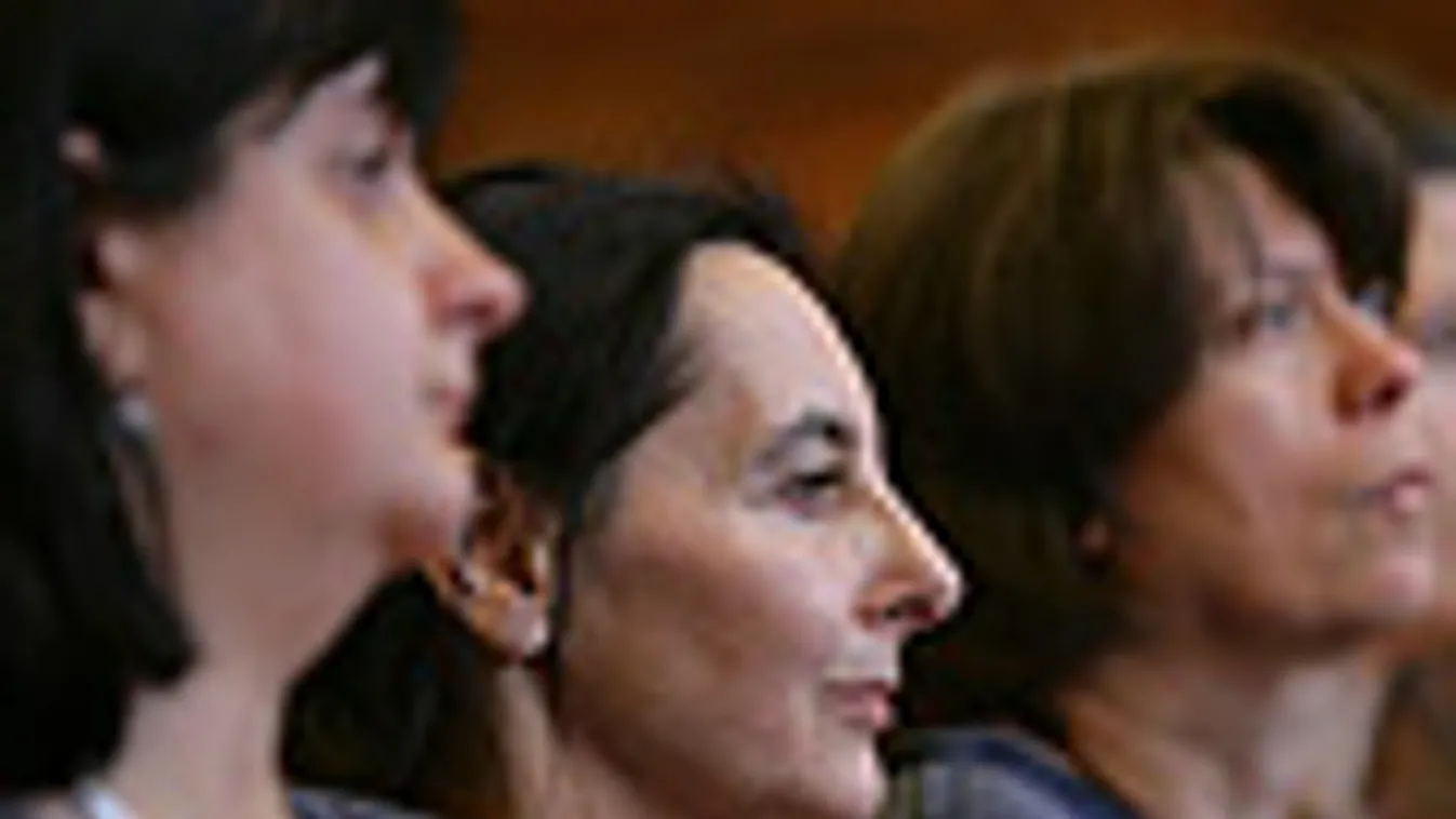 Geréb Ágnes szülésznő és négy társának pere a Fővárosi Bíróságon 2011. március 24-én 