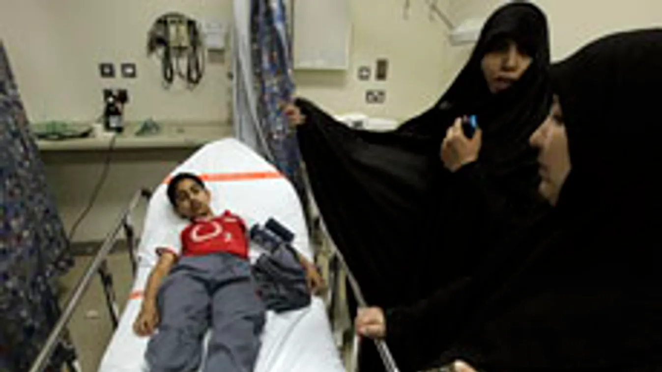 Bahrein, Manama, eltávolították a tüntetőket a Gyöngy-emlékmű körüli térről, sérültek egy manamai kórházban 
