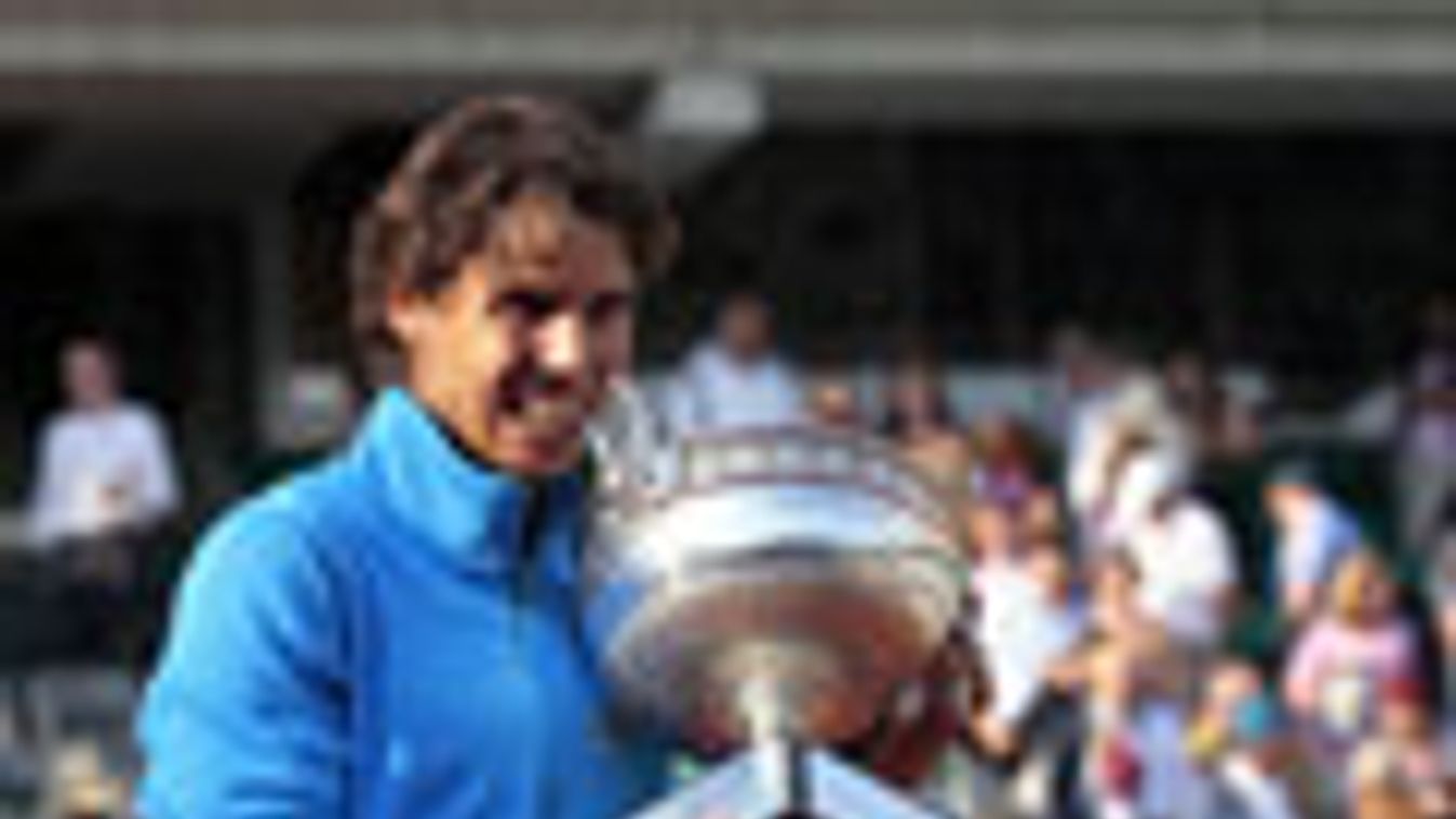 Címvédő spanyol Rafael NADAL ünnepel, győzelem Federer ellen a Roland Garros pályán