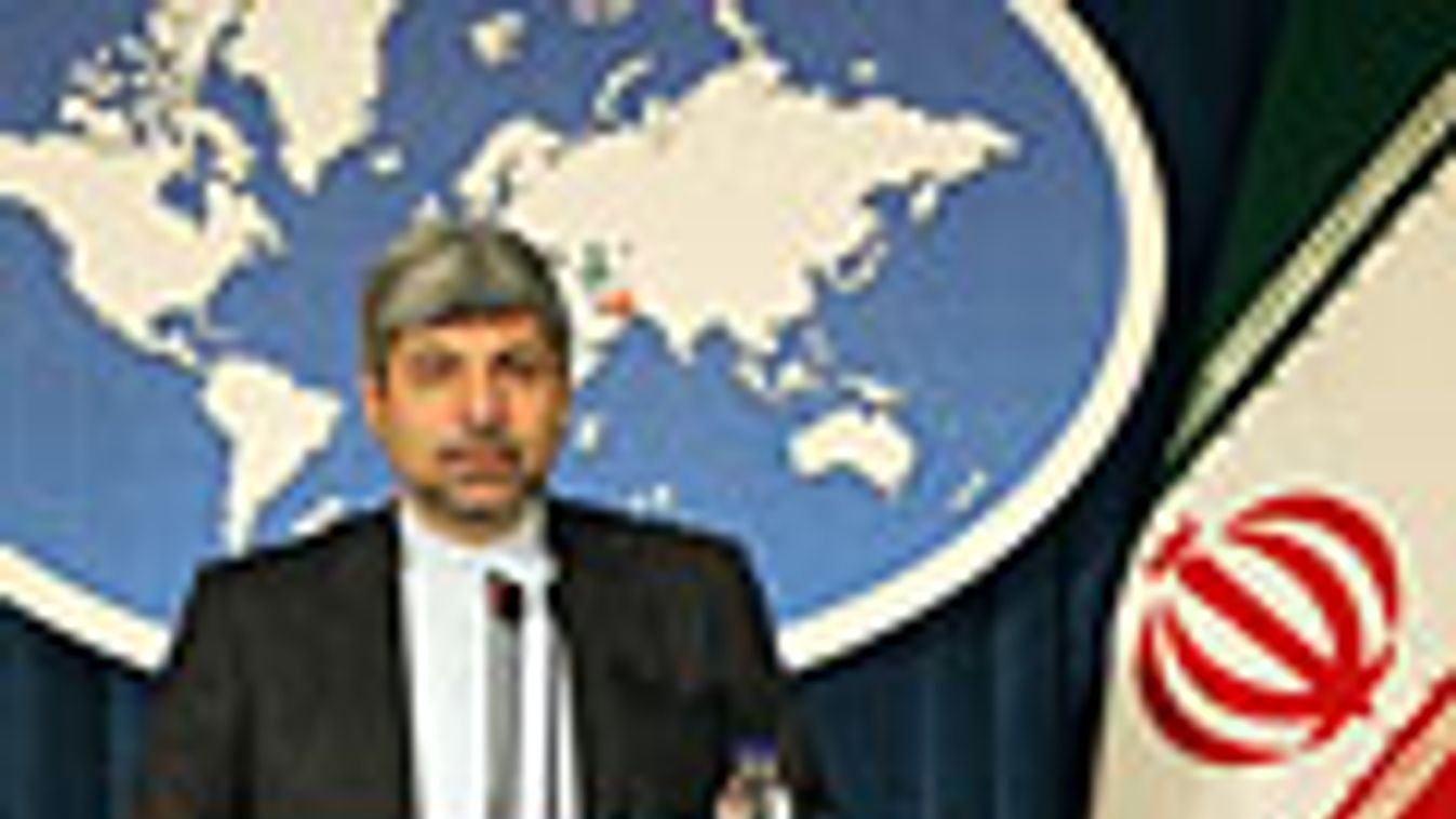 az iráni külügyminisztérium szóvivője Ramin Mehmanparast sajtótájékoztatót tart