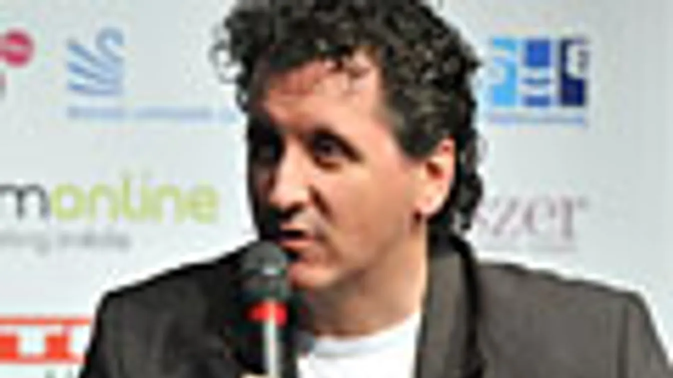 Ókovács Szilveszter, a Duna Tv vezérigazgatója beszél a Korrektúra 2010 című médiakonferencián Tihanyban