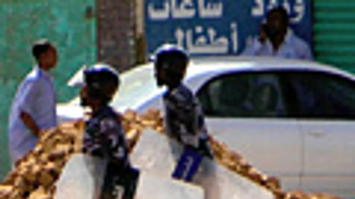 Szudán, kormány ellenes tüntetés, rohamrendőr