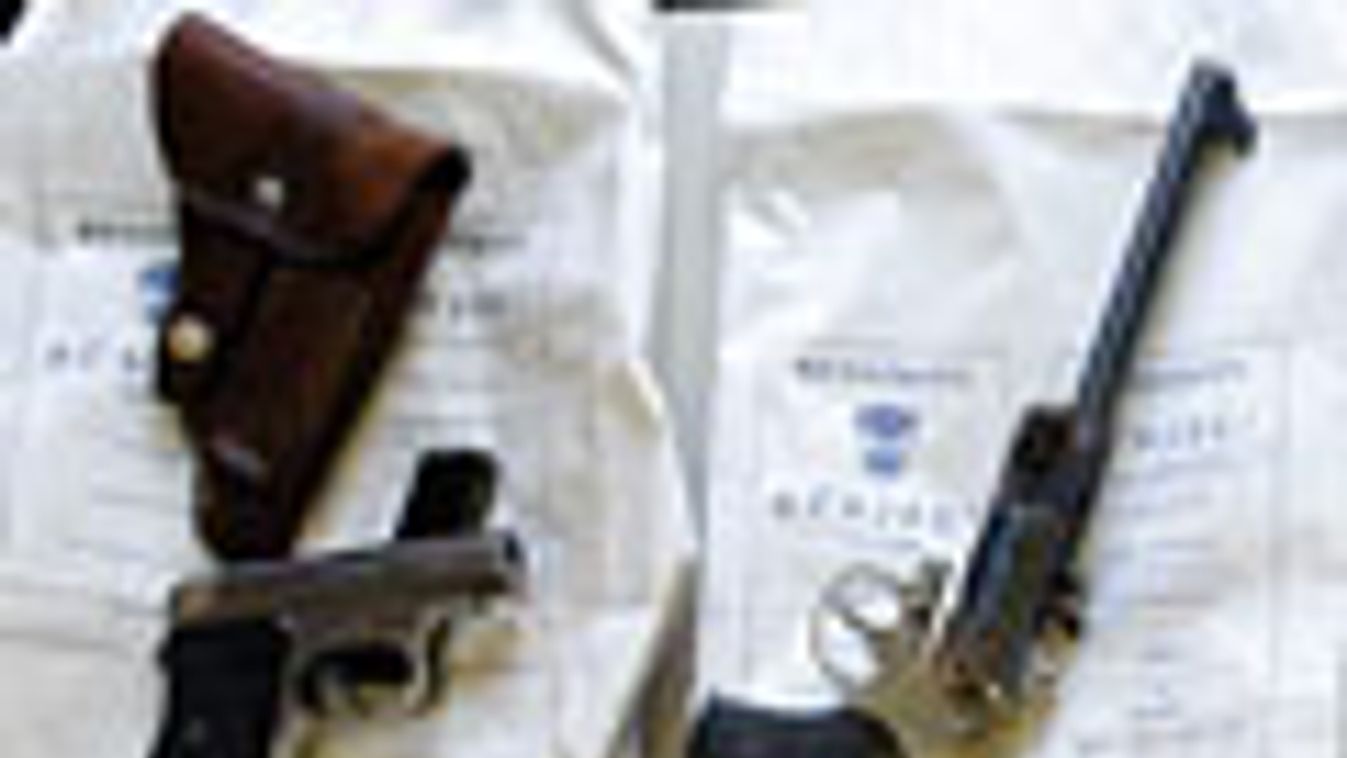 önvédelem, fegyvertartás, Illegális fegyvergyűjteményből lefoglalt pisztolyok