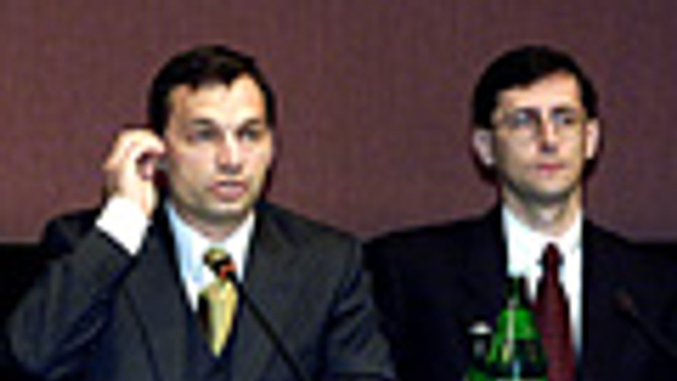 Gazdasági Tanács a Kongresszusi Központ Bartók termében. A képen: Matolcsy György gazdasági miniszter, Orbán Viktor és Varga Mihály pénzügyminiszter