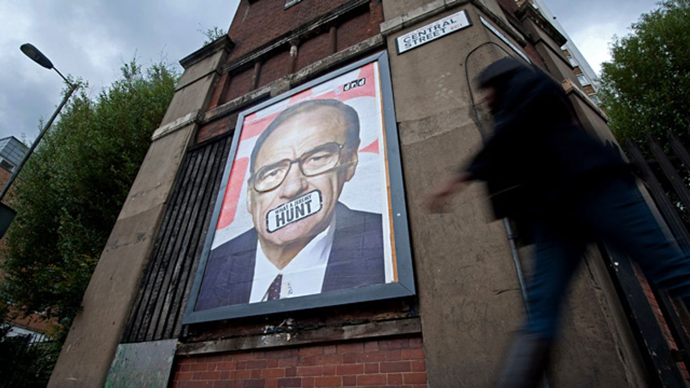 Brit lehallgatási botrány, news of the world, egy Murdoch ellen tiltakozó palkát Londonban