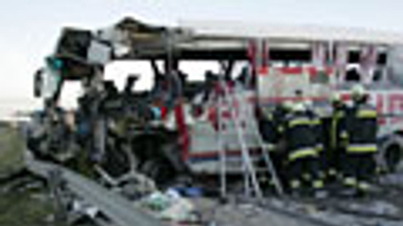 baleset, buszbaleset, szlovén kamion és egy román autóbusz ütközött az M70-es autóúton Csernyeföld közelében