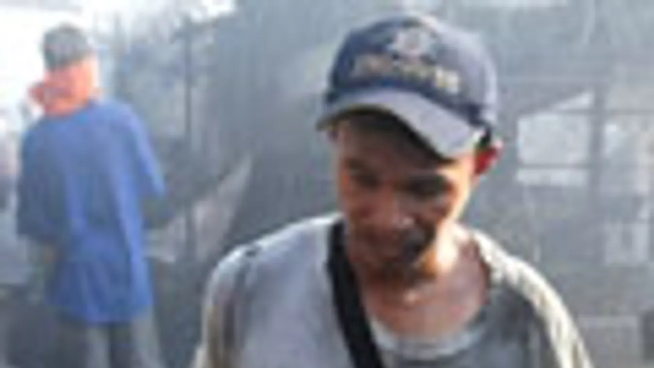 Fülöp-szigetek, leégett az éjszakai tűzben Manila Quezon városrészében egy nyomornegyed 2011. február 8-án