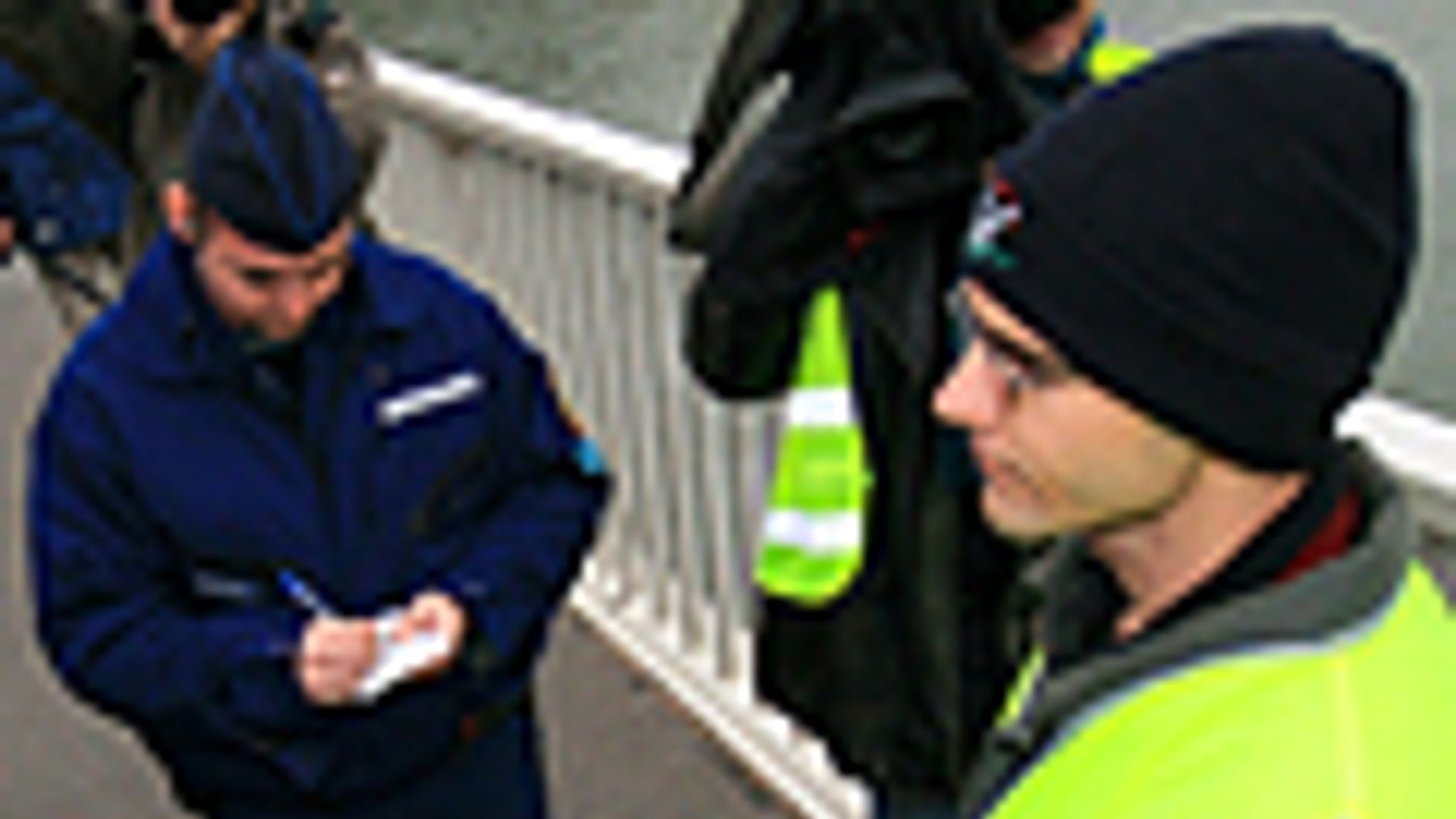 rendőri intézkedés Novák Előd ellen 2007. októberében az Erzsébet hídon, Jobbik