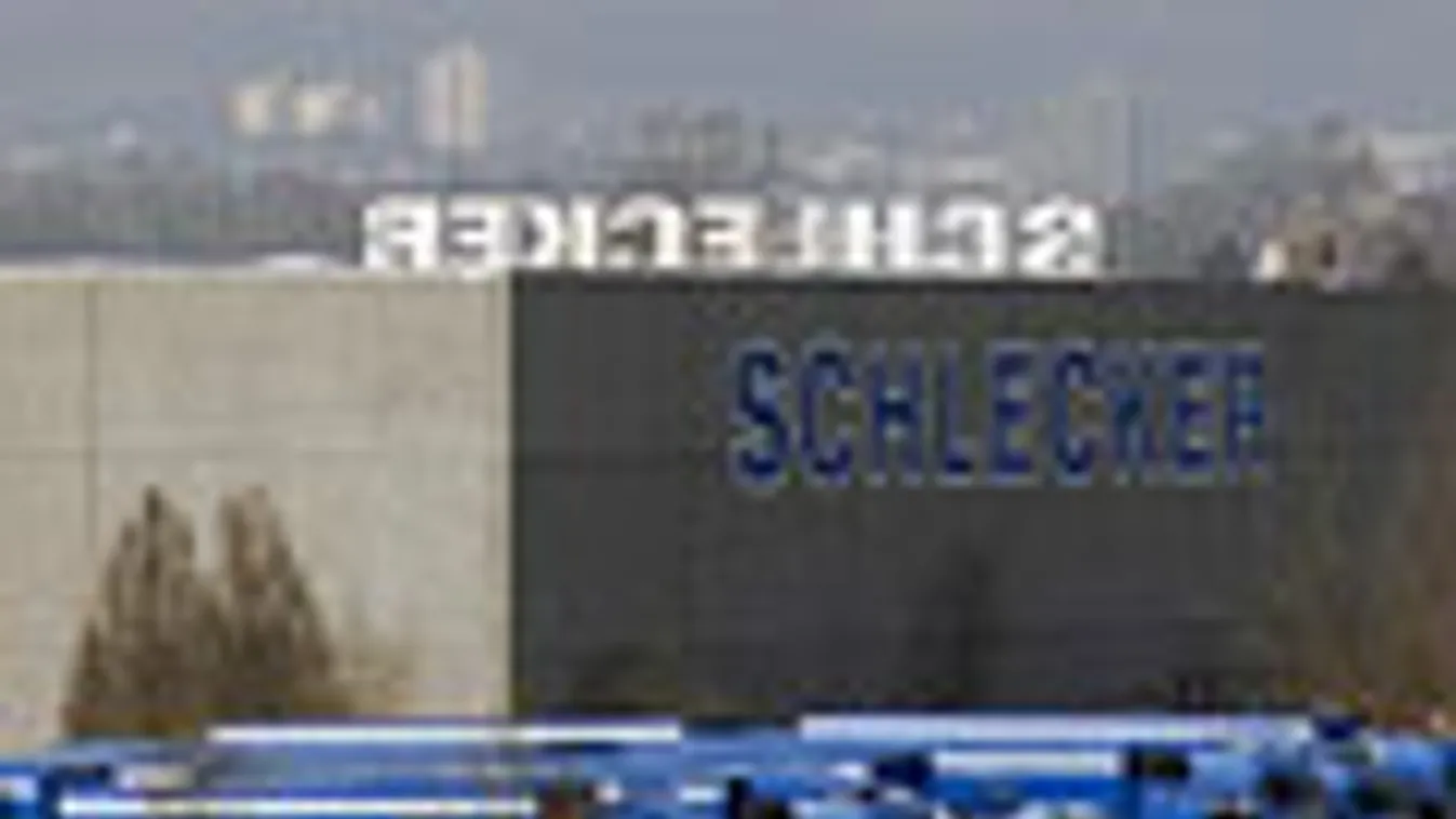 A Schlecker központi raktára Ehingenben, a Schlecker drogérialánc kivonul magyarországról