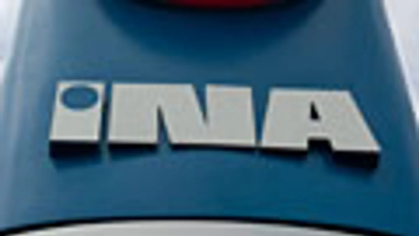 INA-MOL viszony, INA benzinkút táblája, az üzemeltető a MOL