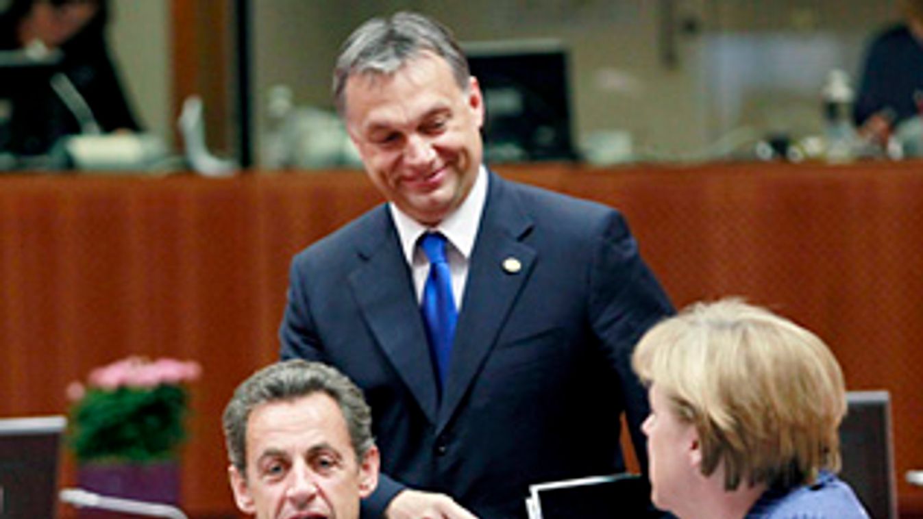 Orbán Viktor miniszterelnök, Nicolas Sarkozy francia elnök és Angela Merkel német kancellár az EU kétnapos brüsszeli csúcstalálkozóján, adósságplafon, válság