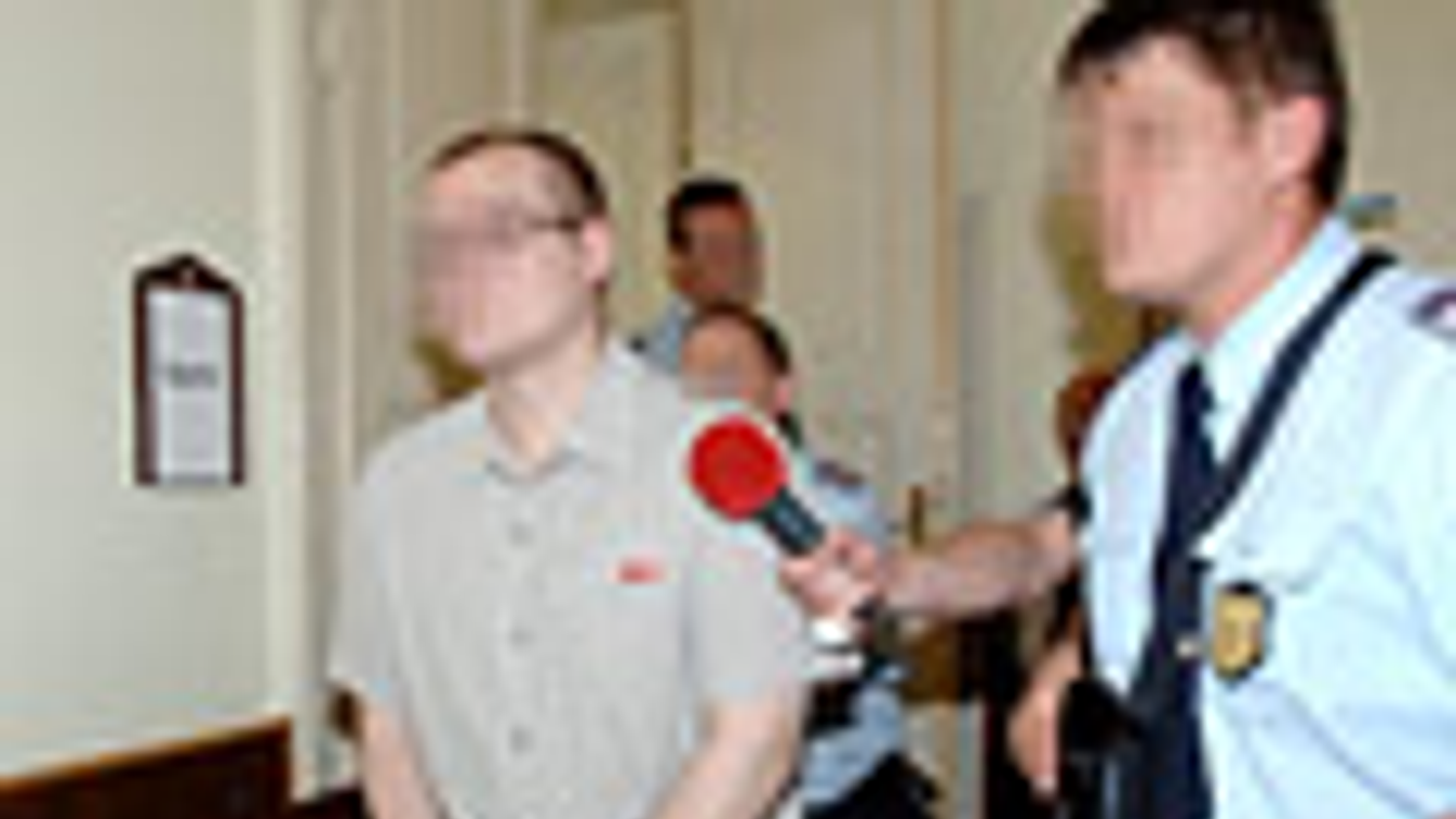 G. Ákos, az egy halálos áldozattal és három súlyos sérülttel járó 2009 novemberi pécsi egyetemi lövöldözés gyanúsítottja érkezik tárgyalására a Pécsi Városi Bíróságon