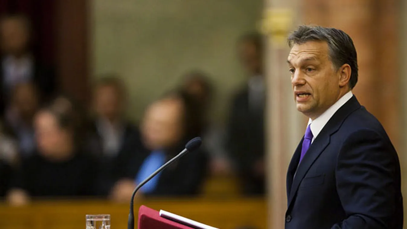 Orbán Viktor beszél a parlamentben, alkotmányozó nemzetgyűlés 
