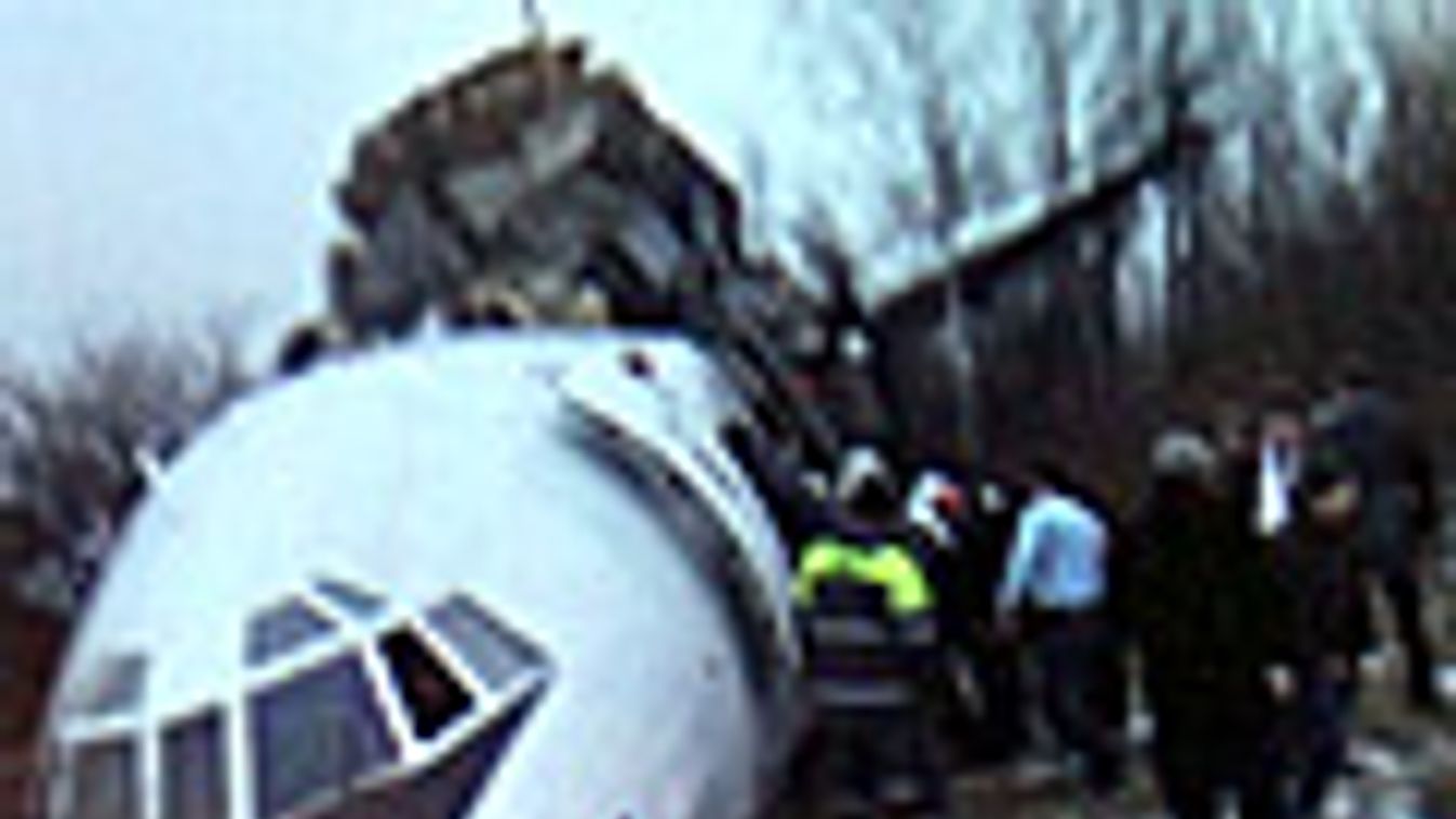 Leálltak a motorjai, mire földet ért egy repülőgép Domogyedovón. Két ember meghalt, sokan megsérültek.Oroszország, Moszkva, repülőgép szerencsétlenség, baleset, katasztrófa