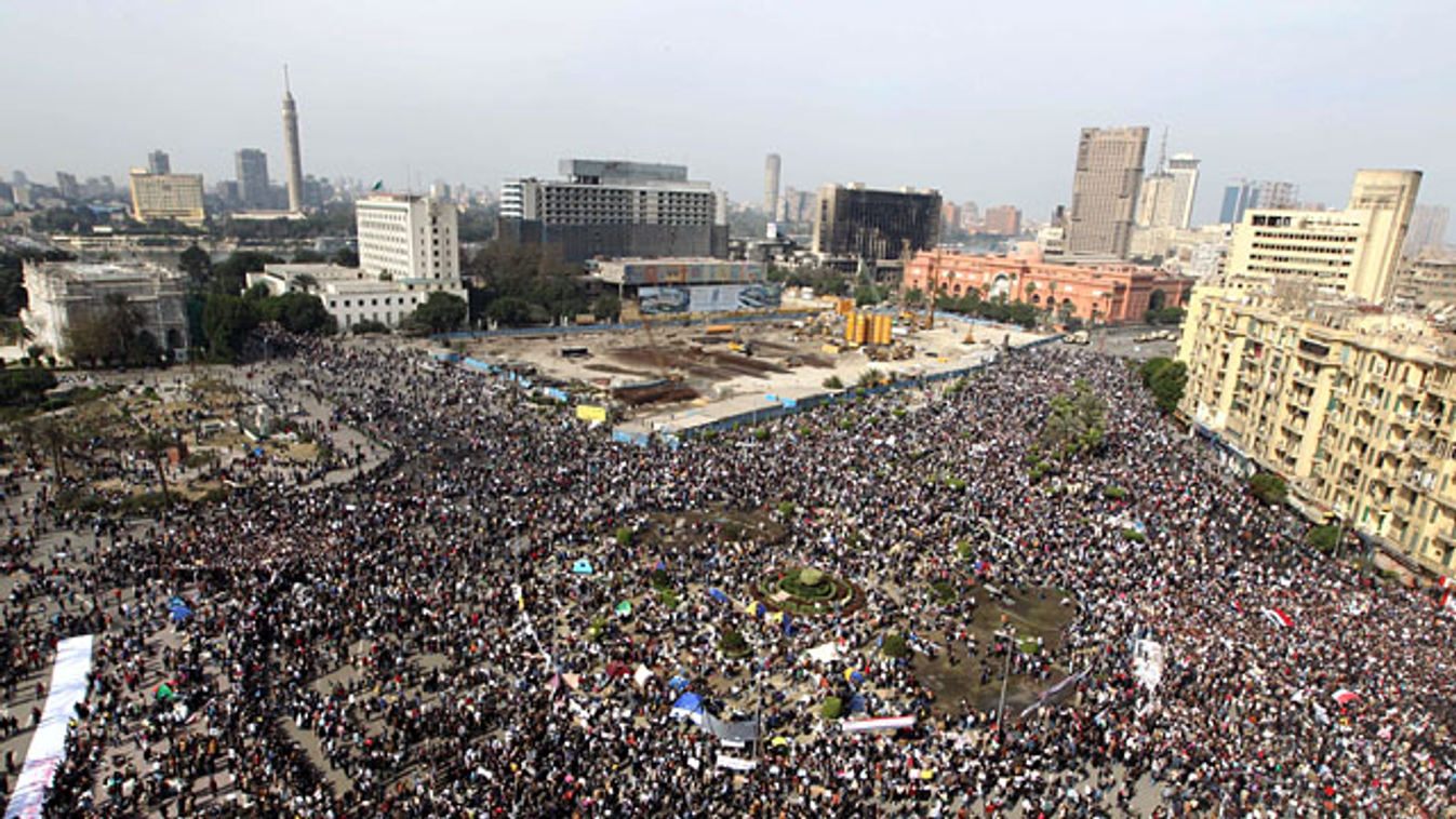 egyiptomi forrongások, tüntetés Kairóban a Tahrír téren 2011. február 1-én  