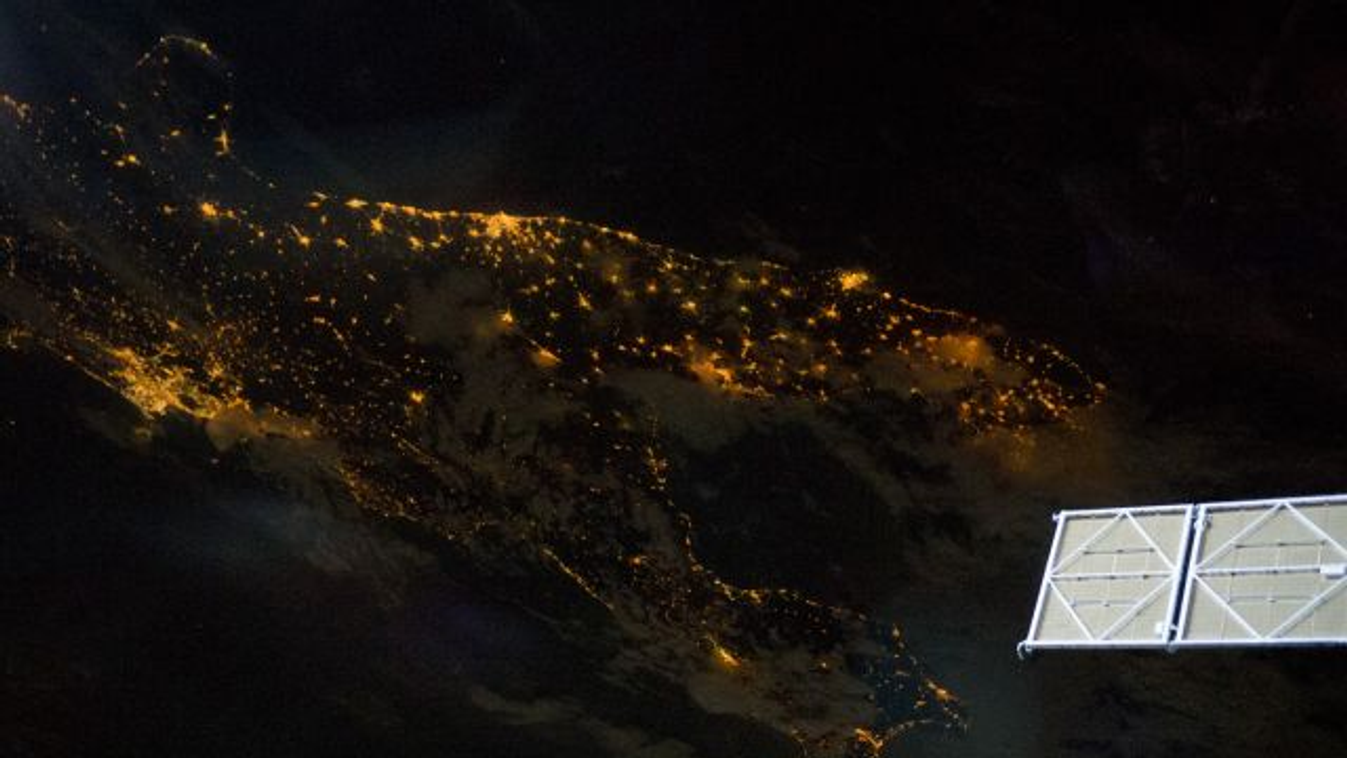 éjszakai Olaszország a Nemzetközi Űrállomásról
