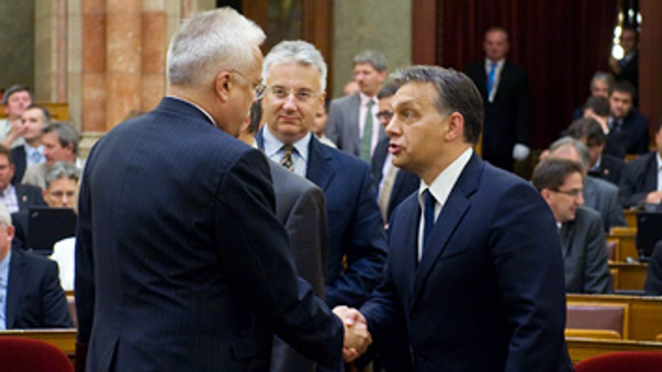 Alkotmánybíróság, alkotmánybírák, Orbán Viktor, Paczolay Péter újraválasztott elnök