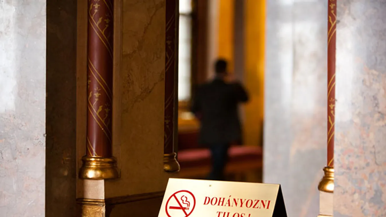 dohányzási tilalom, tilos a dohányzás a folyosón, parlament, országgyűlés, plenáris ülés, parlament, országgyűlés, plenáris ülés
