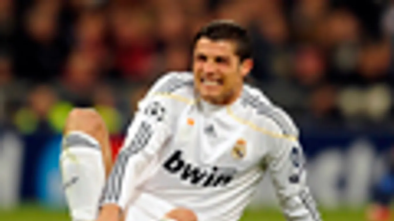 köpködő focisták, Cristiano Ronaldo műesése