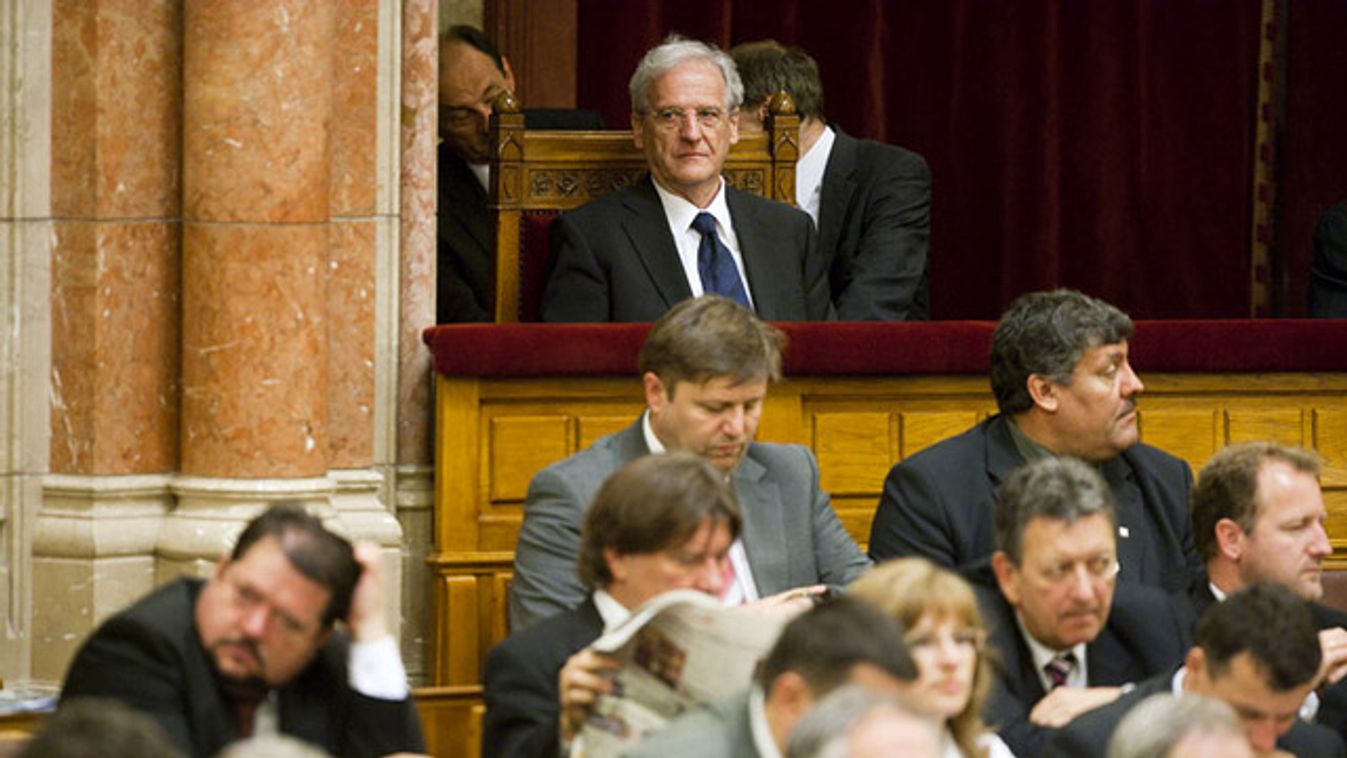 Sólyom László volt köztársasági elnök a Parlamentben
