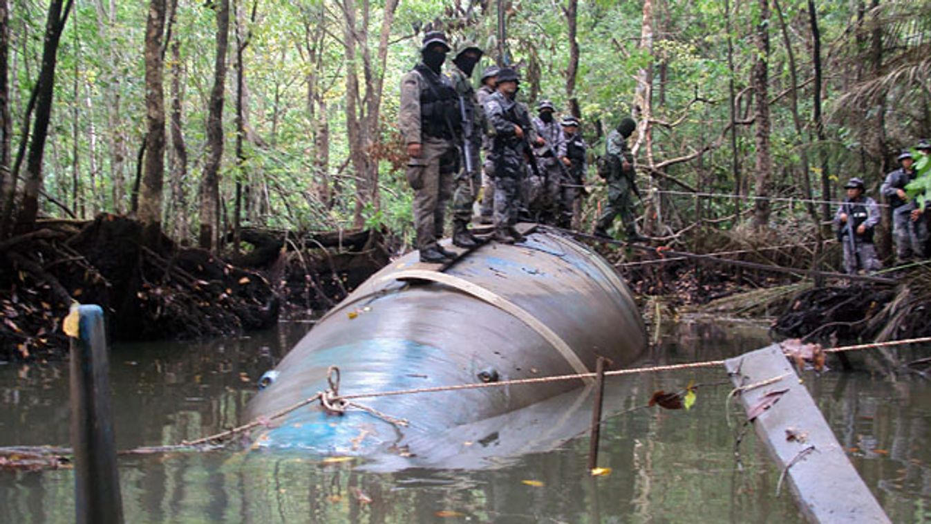 Ecuadori katonák által lefoglalt drogcsempész tengeralattjáró 