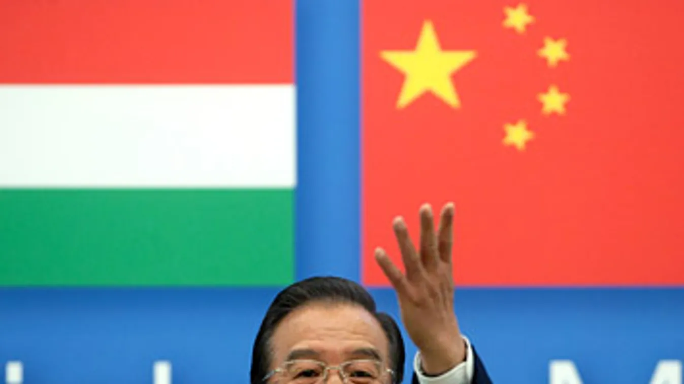 Ven Csia-pao (Wen Jiabao) kínai miniszterelnök beszédet mond az ELTE Konfuciusz Intézete által rendezett díszelőadáson, az ELTE Gólyavárban