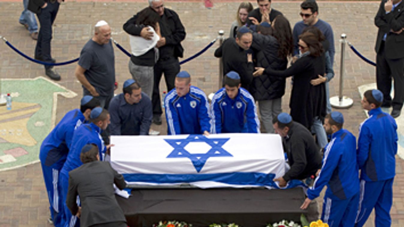 meghalt Avi Cohen, a Liverpool korábbi izraeli labdarúgója, ravatal a Tel Aviv-i Ramat Gan stadionaban