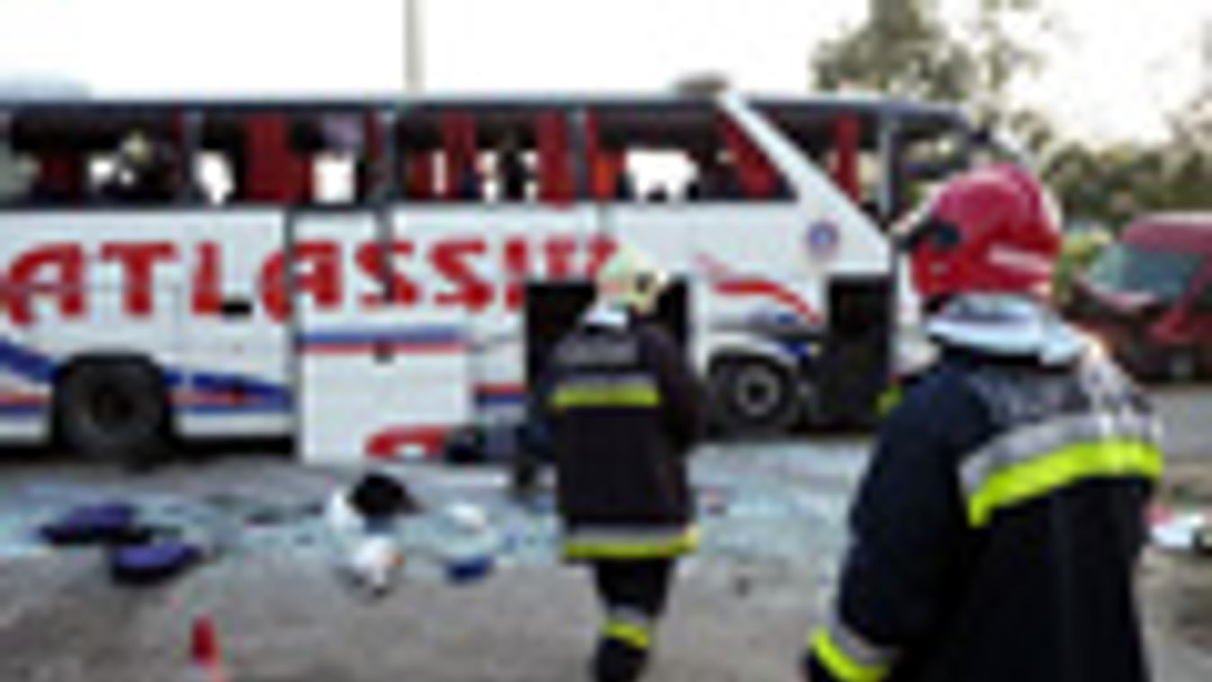 Baleset, nyaralás, Balesetet szenvedett egy román busz Szegeden a szőregi úton