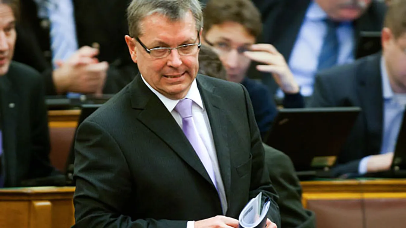 Matolcsy György a parlament utolsó őszi ülésnapján 2010. december 23-án