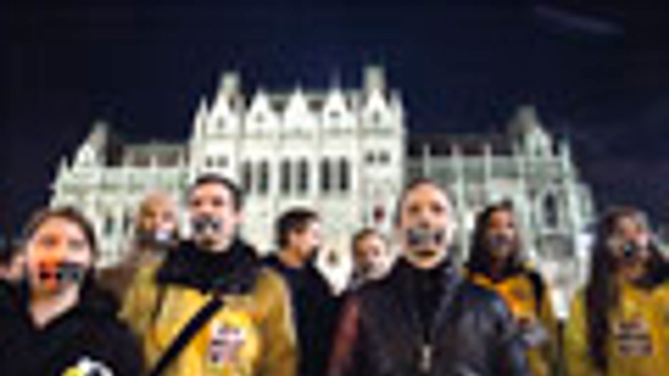 Tüntetés a budapesti Kossuth téren a sajtószabadság mellett 2011. január 14-én 