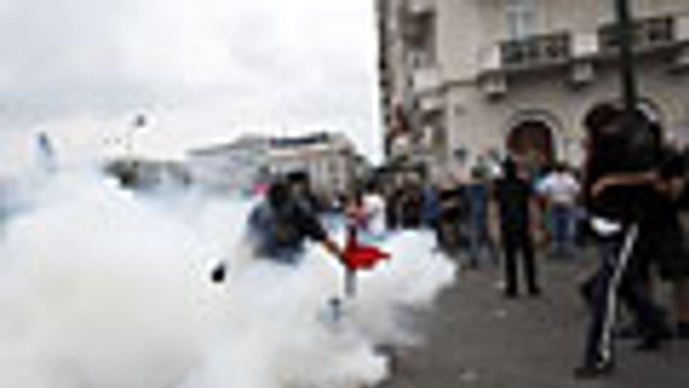 Görögország, tüntetés, gazdasági megszorítások, Athén, könnygáz