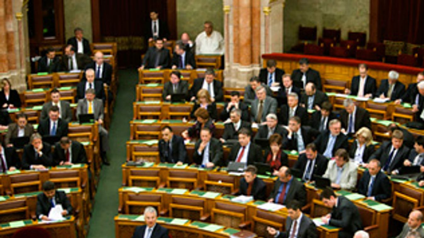 Parlament, tárgyalja az országgyűlés a büntető törvénykönyv (Btk.) szigorításáról szóló javaslatot.