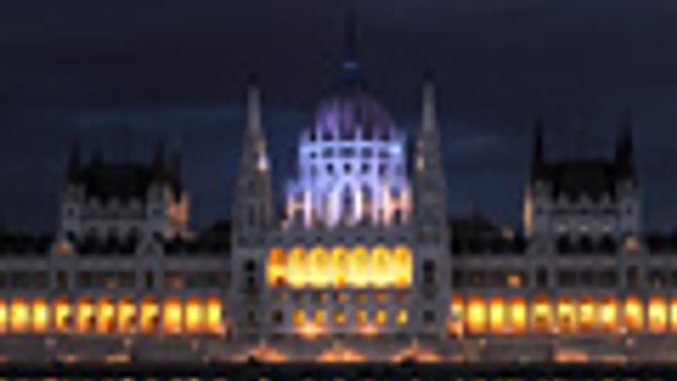A Parlament épülete díszkivilágításban