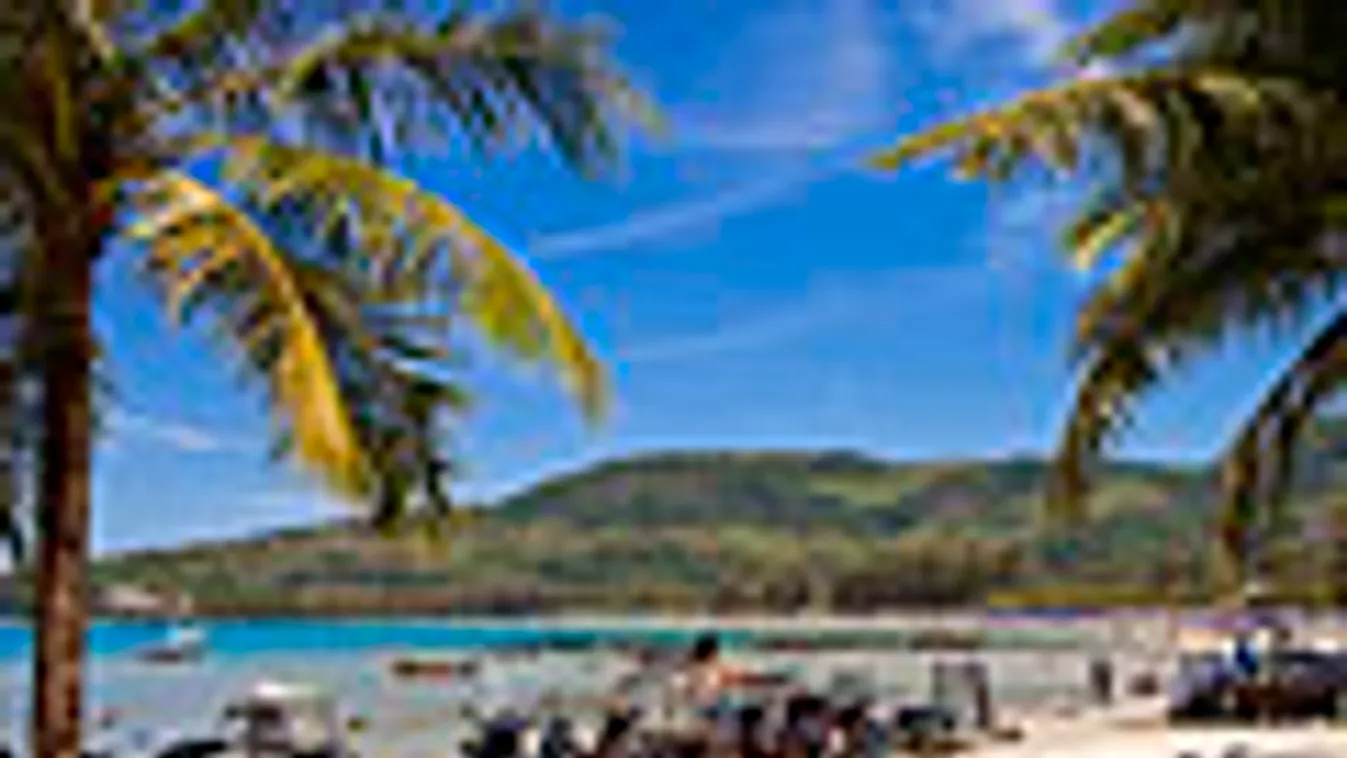 Tahiföld, Phuket, kamalai tengerpart, homokos strand, pálmafák, homokos tengerpart, motorok