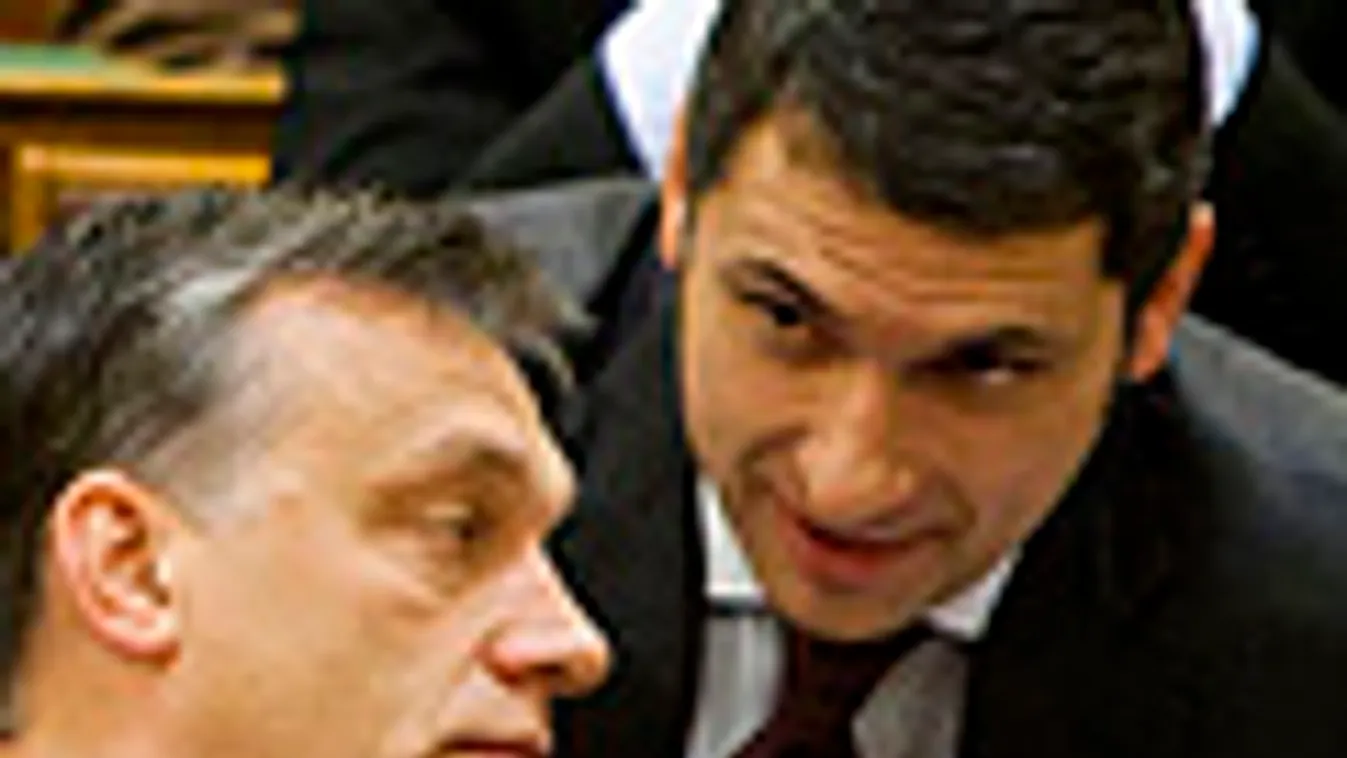 Lázár János és Orbán Viktor az alkotmánybírósági szavazáson a Parlamentben