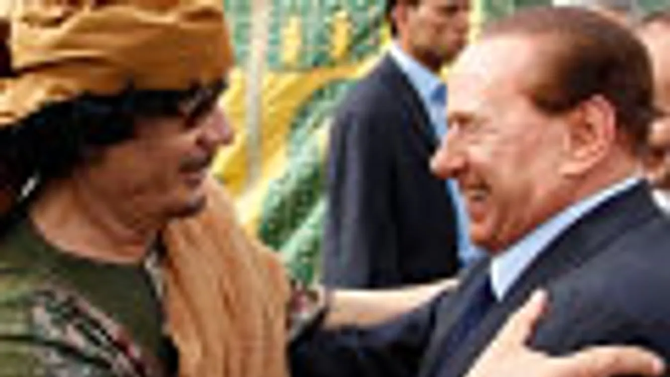 diktátorbarátok, Moamer Kadhafi líbiai vezető és Silvio Berlusconi olasz miniszterelnök 2010. június 13-án Tripoliban egy Líbia-EU csúcson