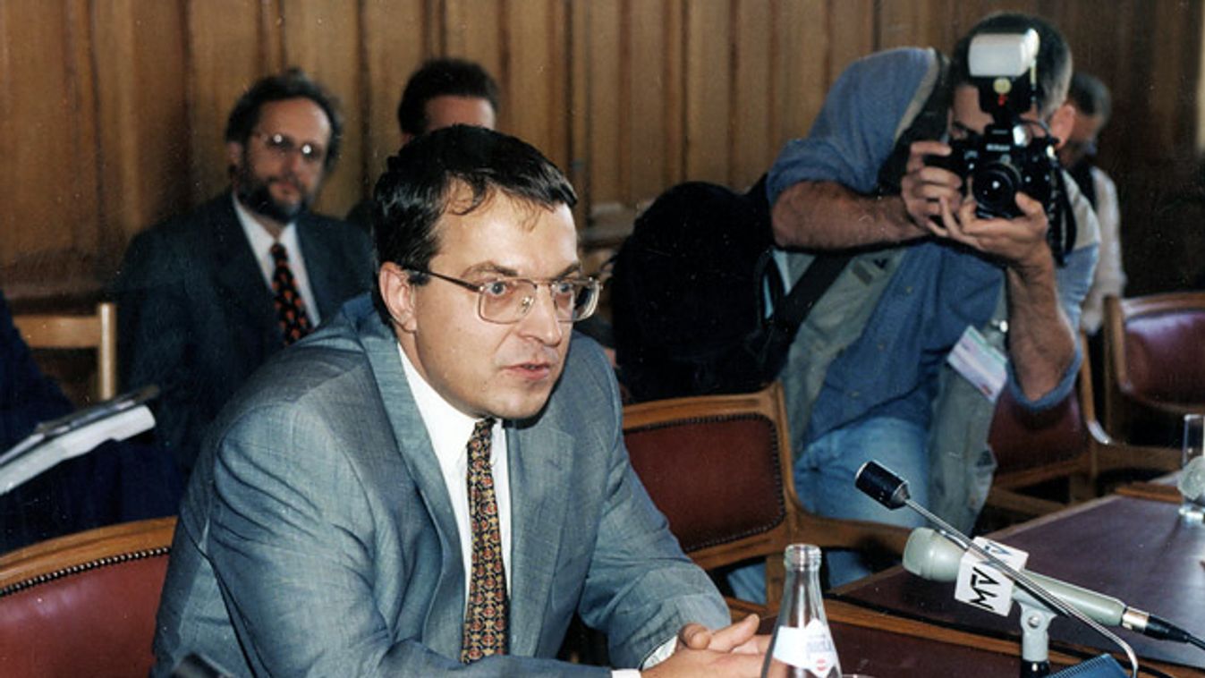 Energia, energetika, Simicska Lajos az Adó- és Pénzügyi Hivatal egykori elnöke 