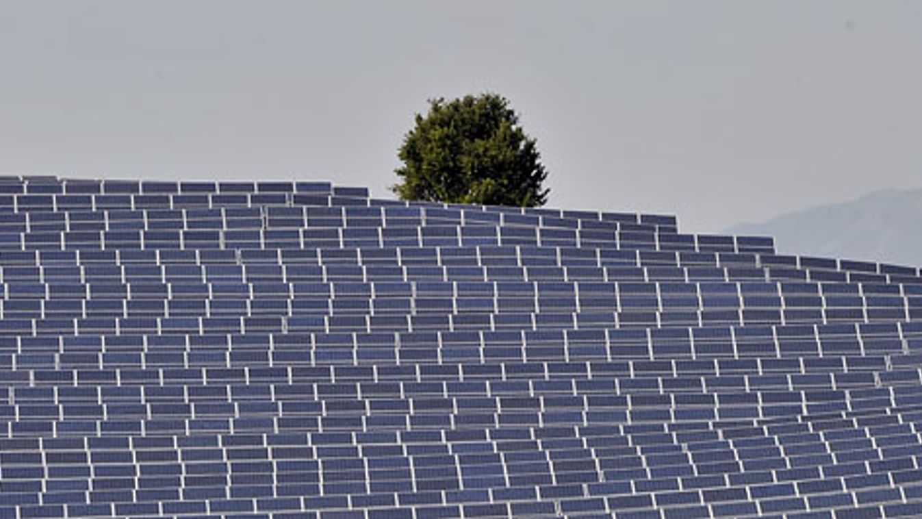 naperőmű, megújuló energia, napenergia, napelem, Franciaország, Les Mees