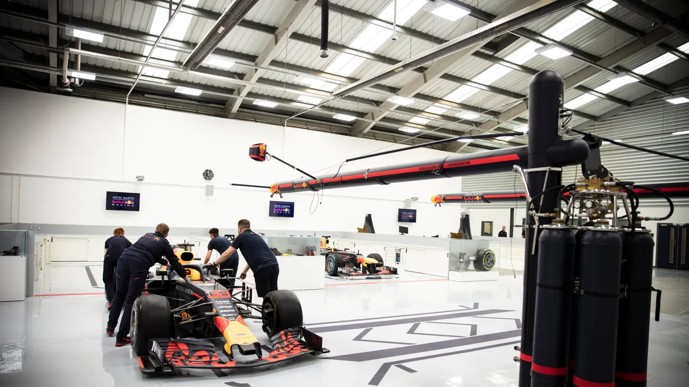 Forma-1, Red Bull Racing gyár 2020, race bay 
