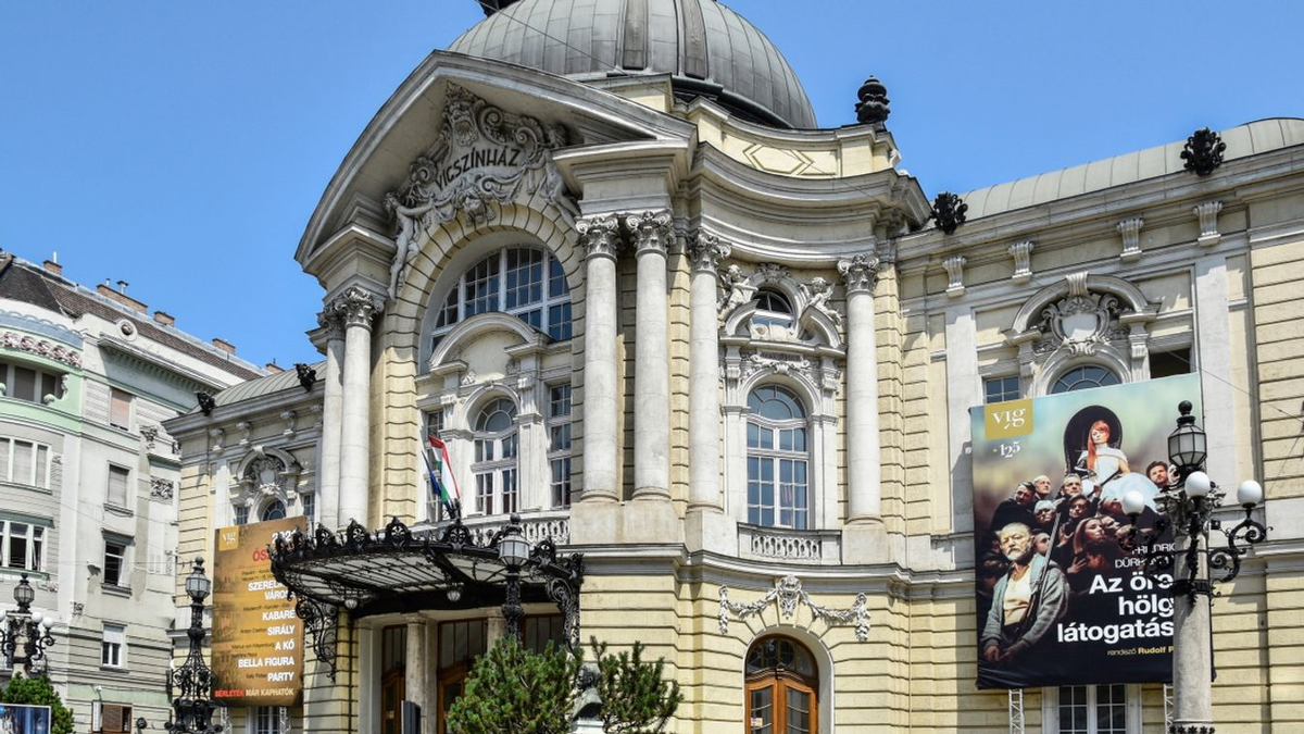 Előadás közben abbamaradt vasárnap a Vígszínház előadása