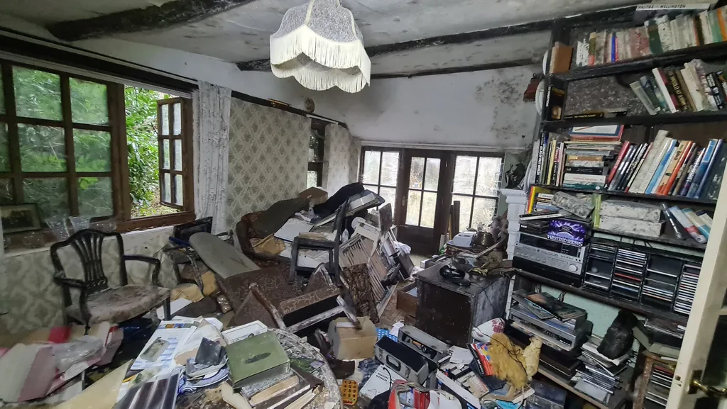 Hátborzongató dolgokat rejt ez az elhagyatott ház az angliai Herefordshire-ben, BeardedReality