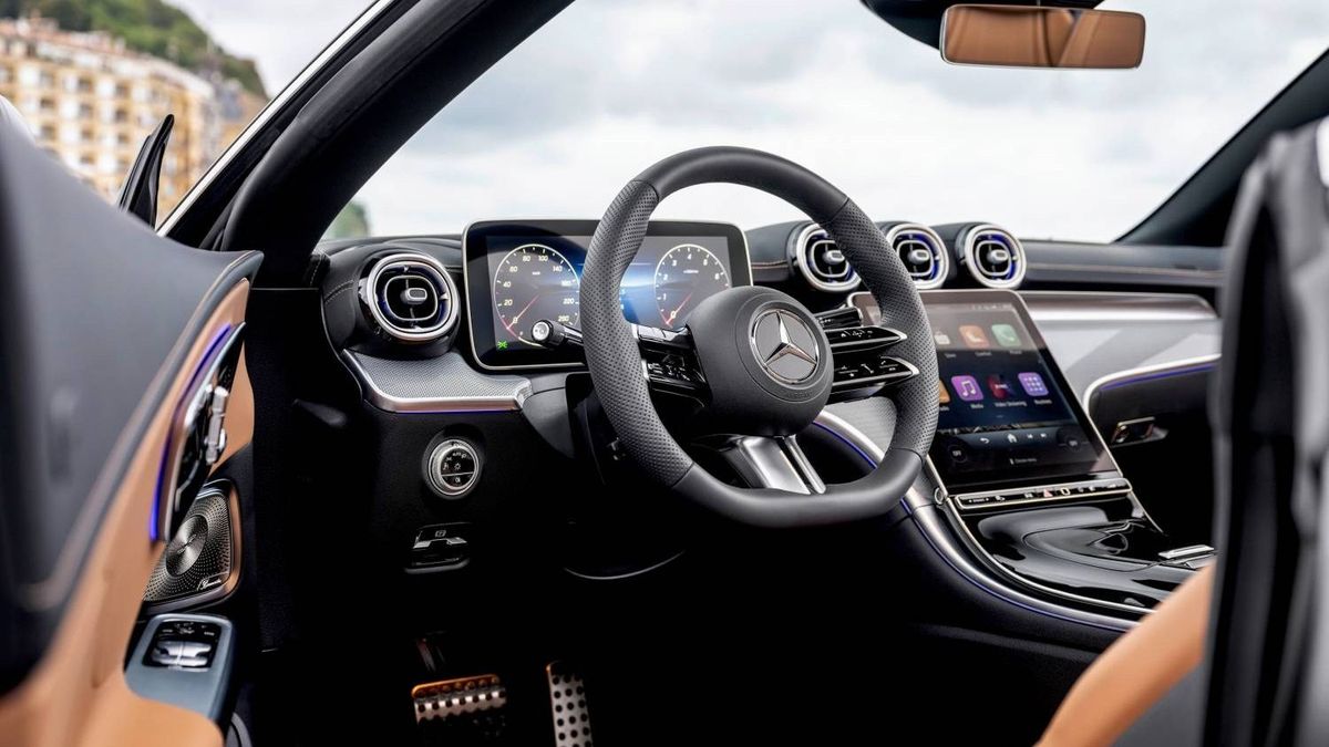Visszahívja ezeket az autóit a Mercedes, mert kigyulladhatnak