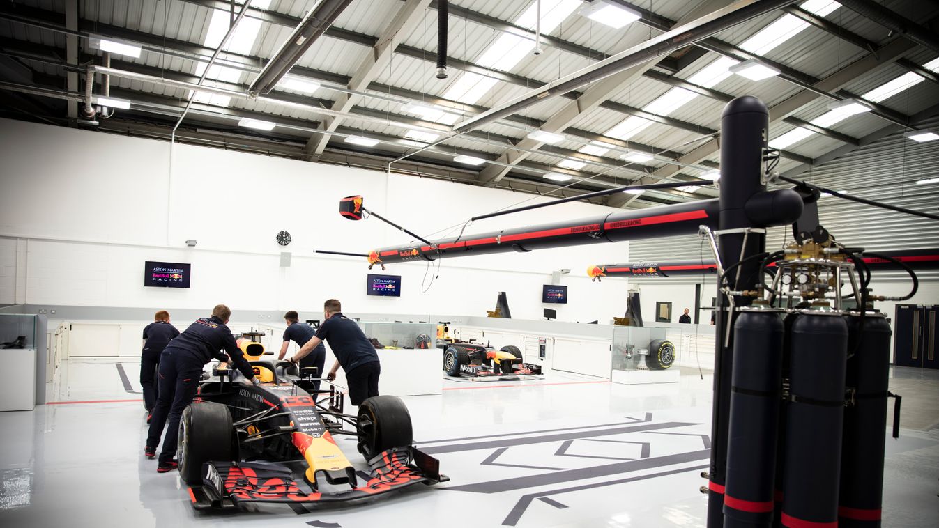 Forma-1, Red Bull Racing gyár 2020, race bay 