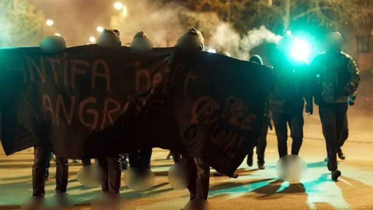 A Magyarországon járókelőket összeverő, radikális baloldali-terrorista Antifa is politikusok meggyilkolását támogatja
